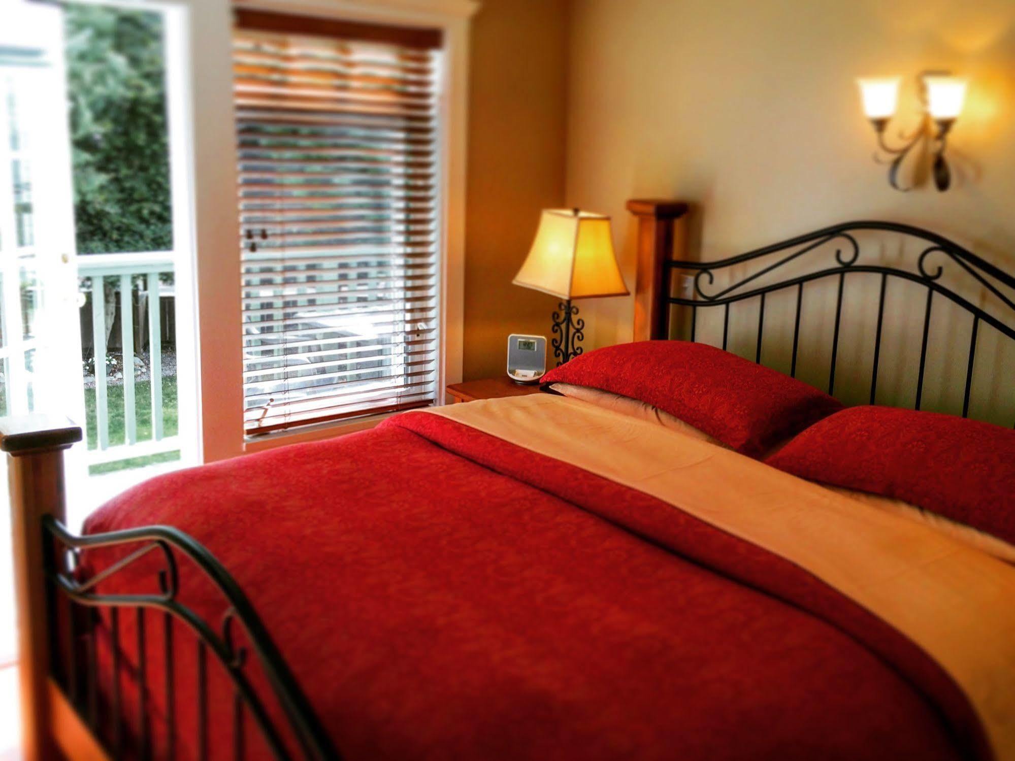 Bonniebrook Lodge Gibsons Bagian luar foto