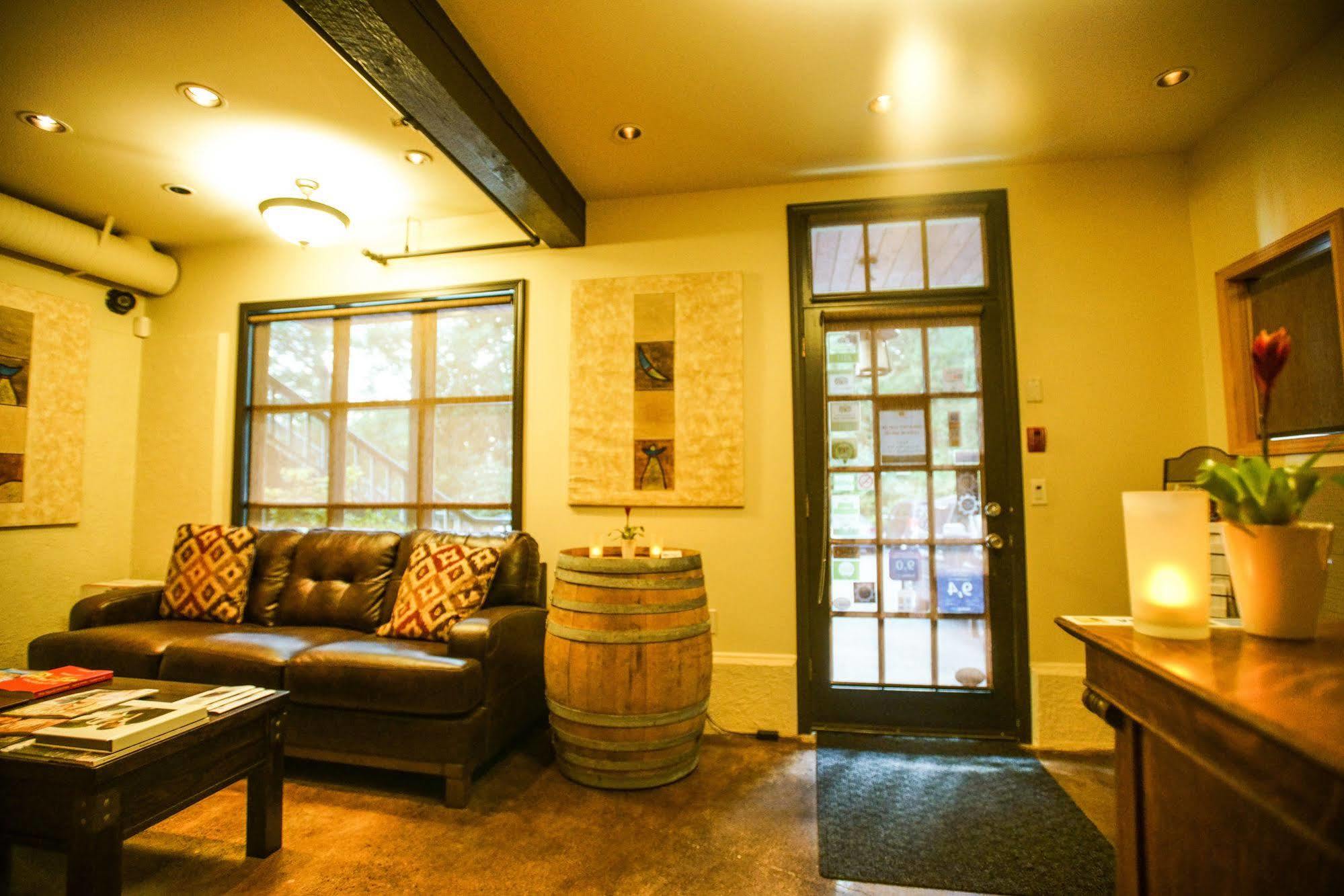 Bonniebrook Lodge Gibsons Bagian luar foto