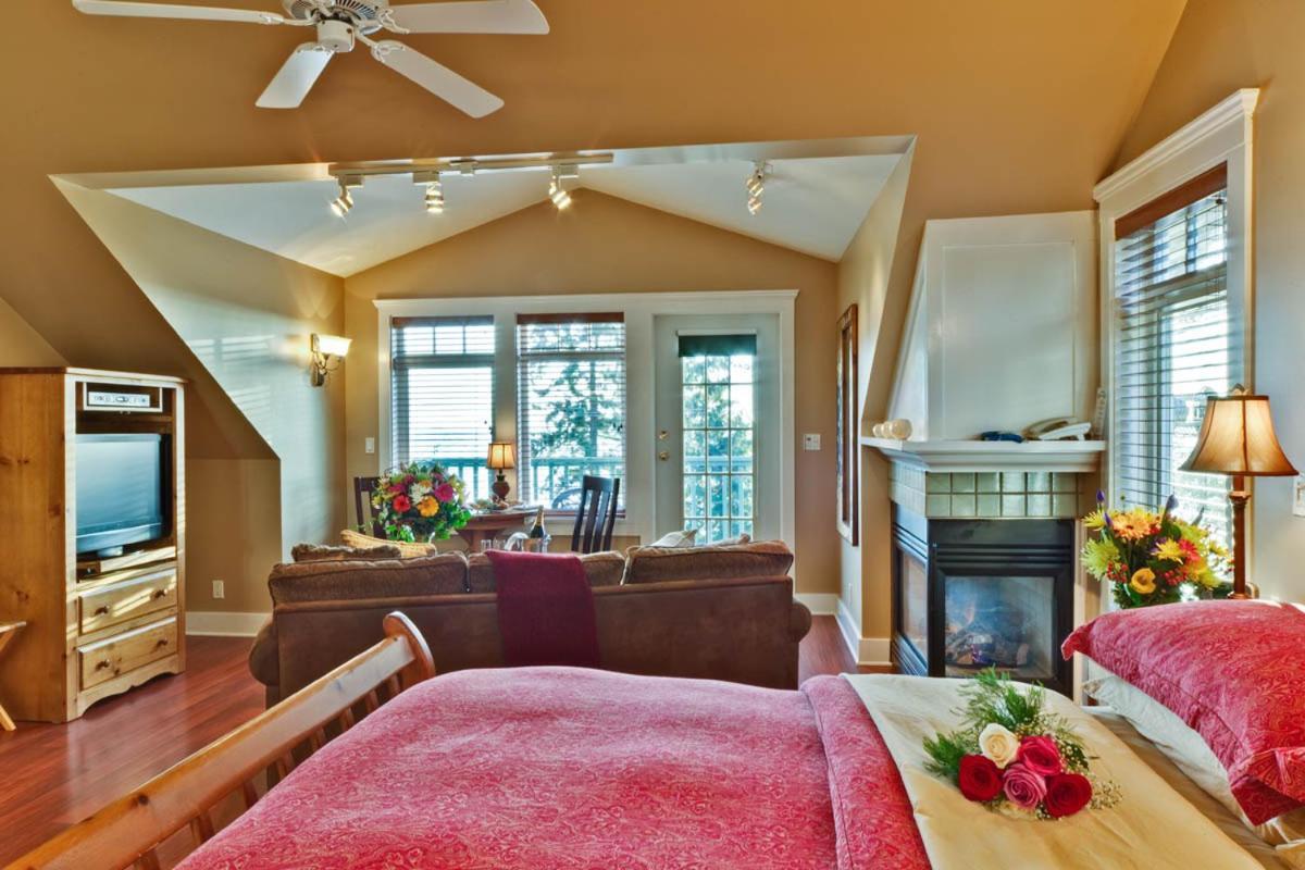 Bonniebrook Lodge Gibsons Bagian luar foto