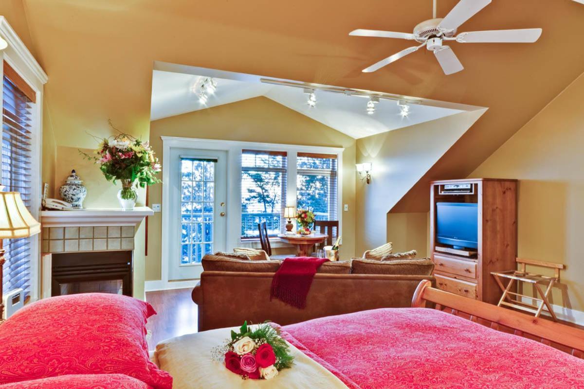Bonniebrook Lodge Gibsons Bagian luar foto