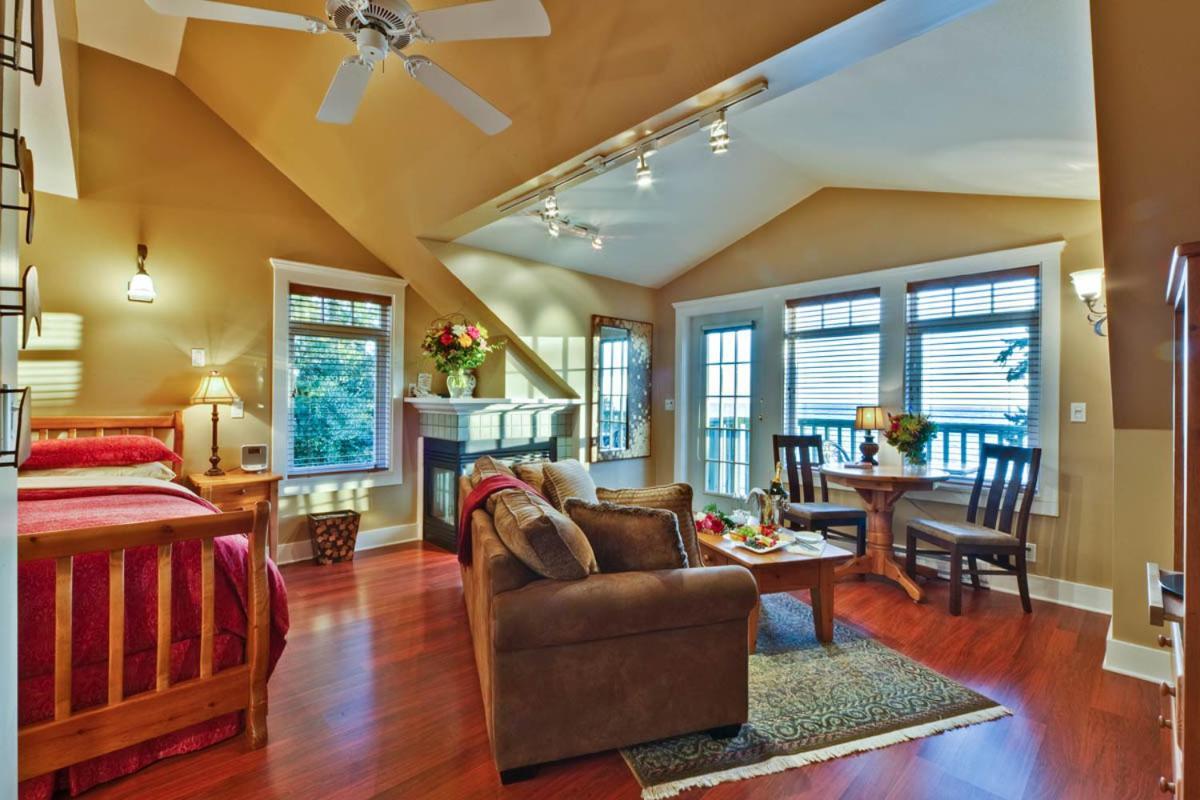Bonniebrook Lodge Gibsons Bagian luar foto