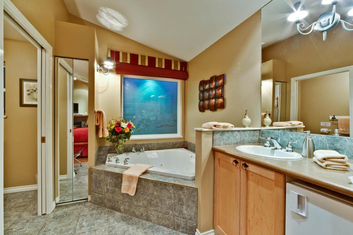 Bonniebrook Lodge Gibsons Bagian luar foto